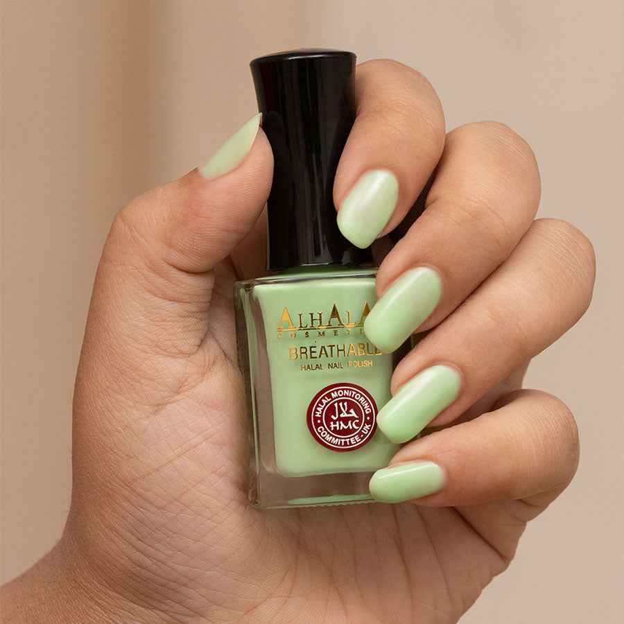 Vernis à ongles vert menthe