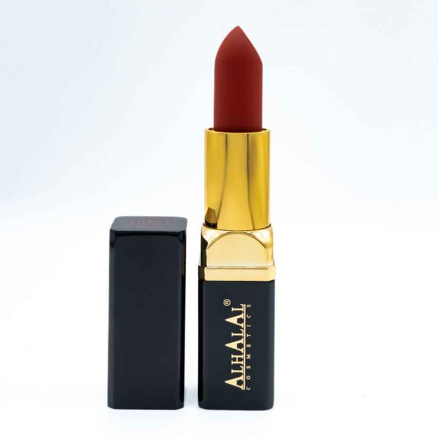 Rouge à lèvres velours Alhalal Cosmetics ouvert avec un rouge à lèvres foncé dans un étui noir et or